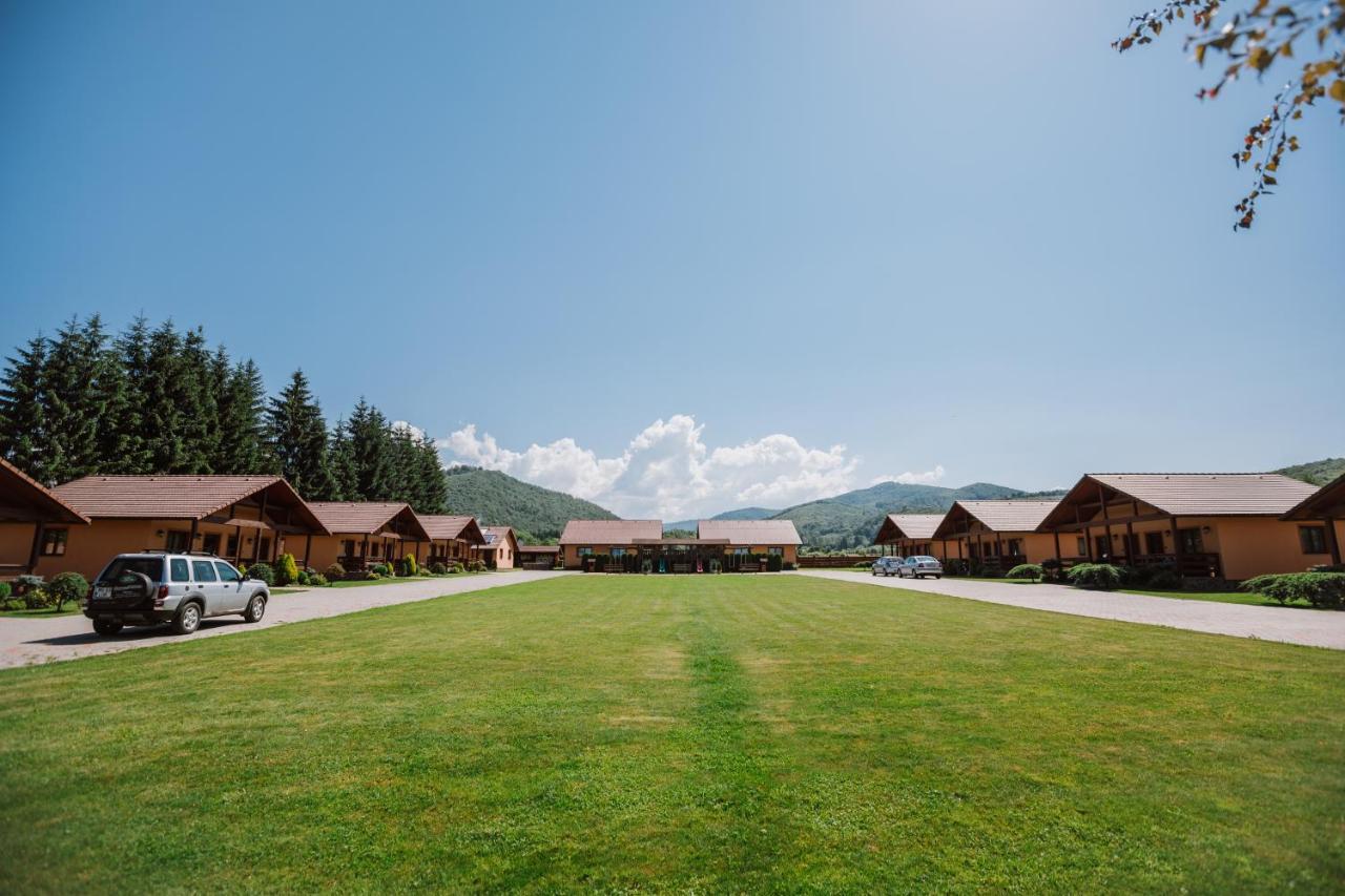 Complex Turistic Han Pescaresc Eremitu Buitenkant foto